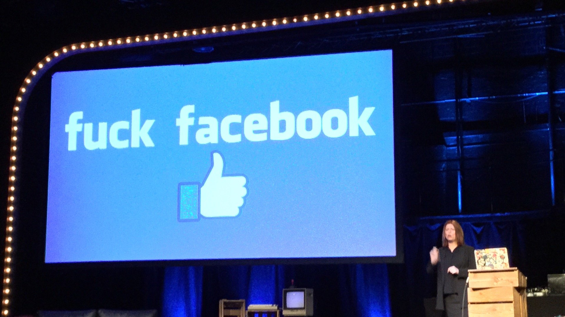 Charlie Owen presenting at Beyond Tellerand, with a slide saying “fuck facebook”